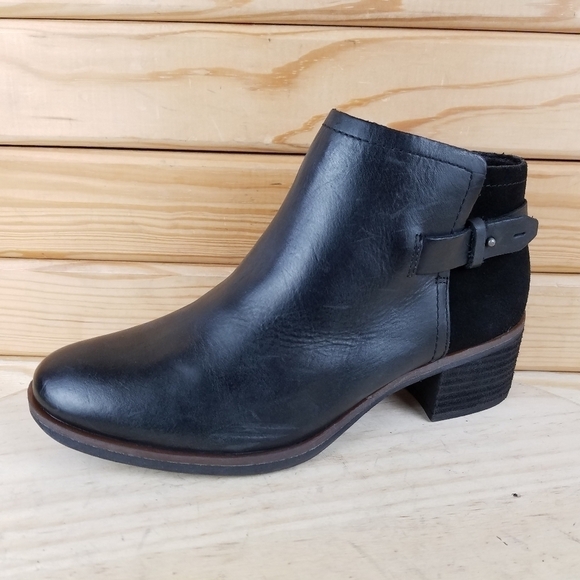 Korks Sonya 7 US Black Leather Suede Stacked Heel Ankle Bootie Boot Side Zip NEW - Picture 1 of 11